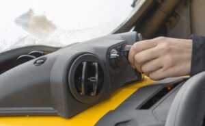 Huurteenpoisto-, lämmitys- ja tuuletusjärjestelmä